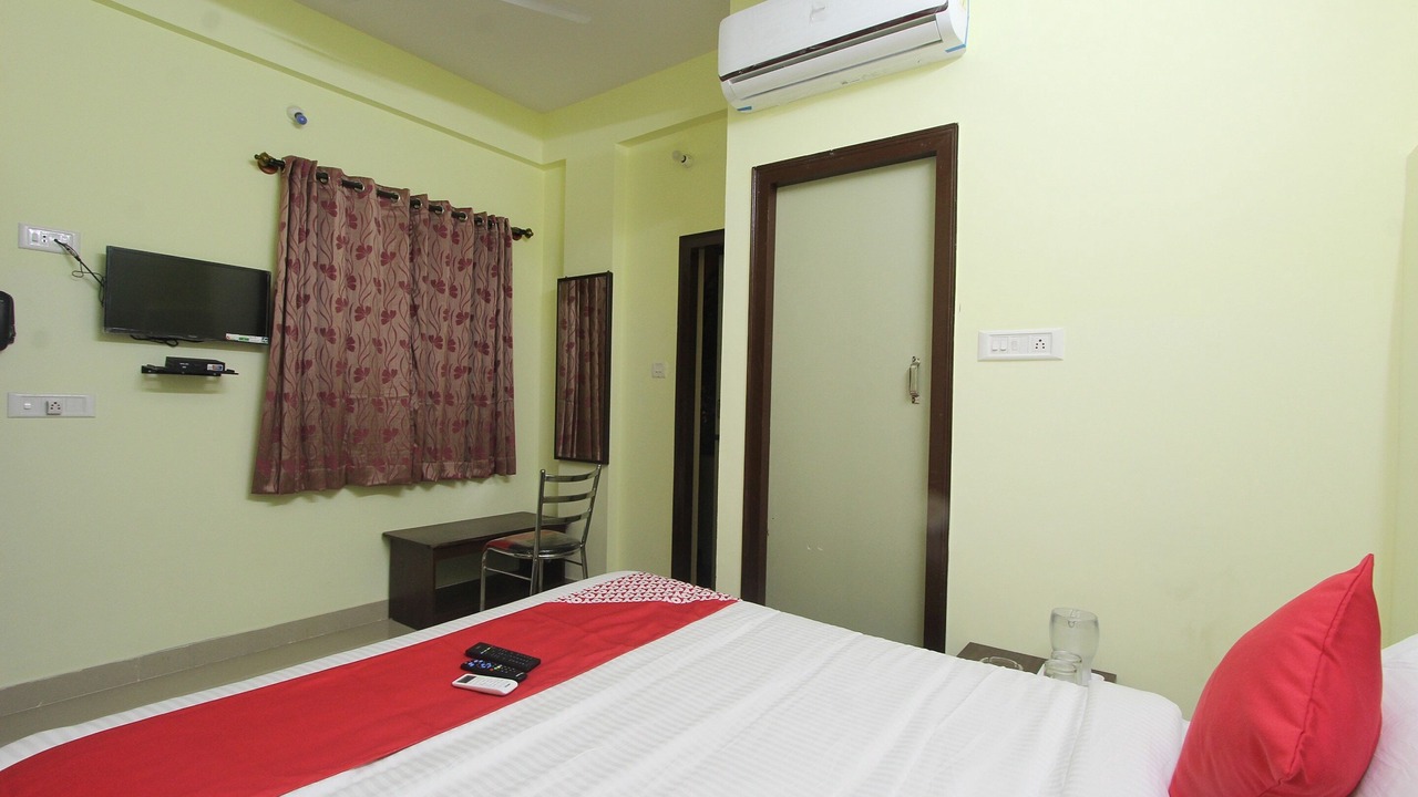 Photo of Bedroom in HBR Layout