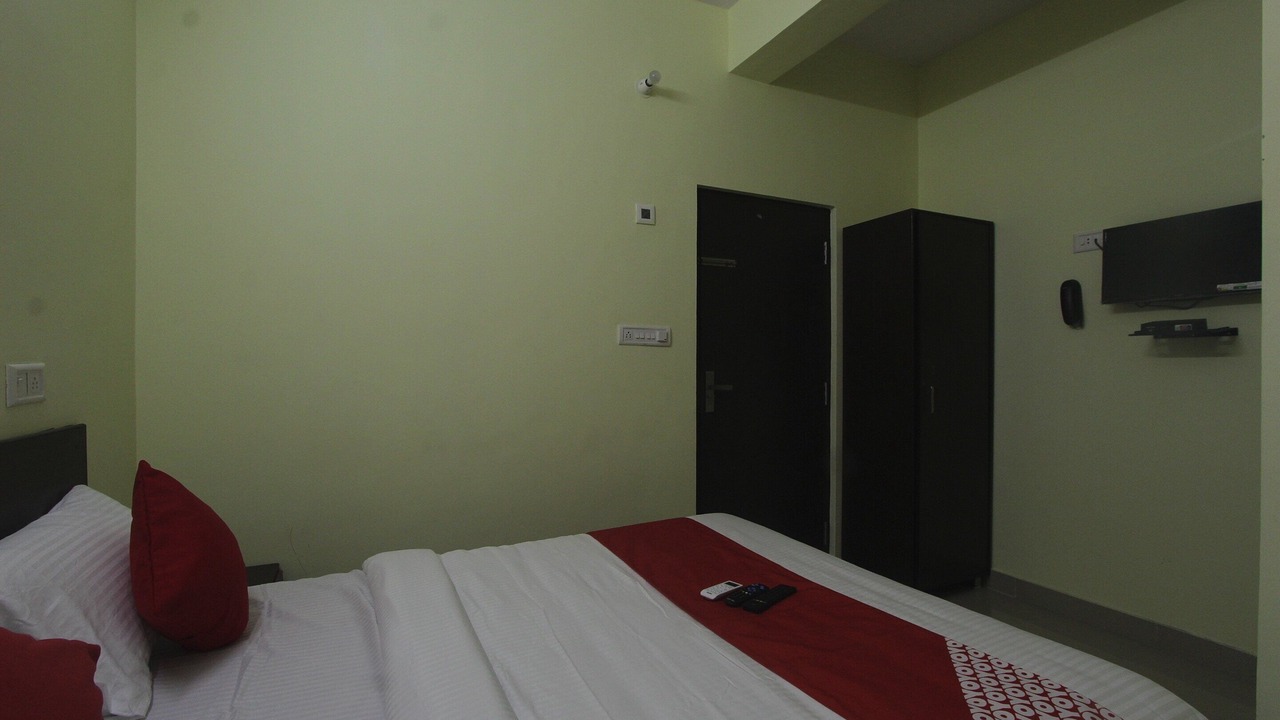 Photo of Bedroom in HBR Layout