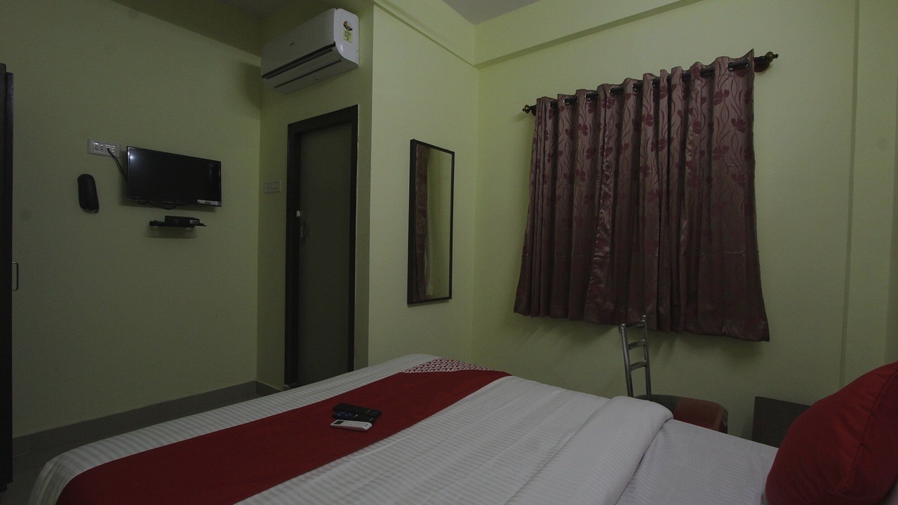 Photo of Bedroom in HBR Layout