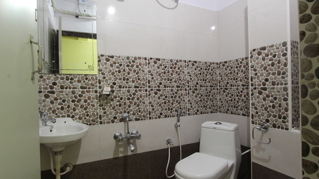 Photo of Bathroom in HBR Layout