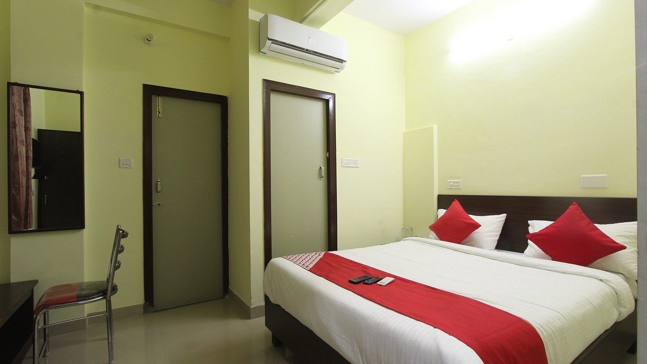 Photo of Bedroom in HBR Layout