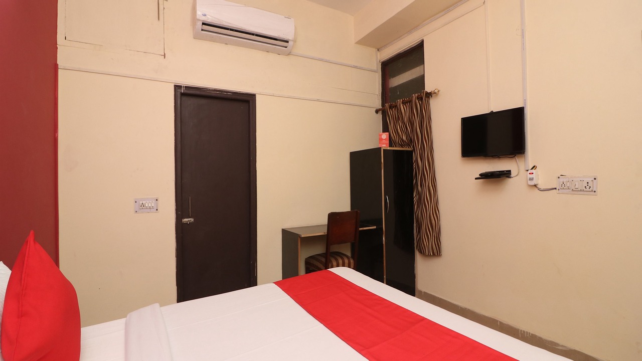 Photo of Bedroom in Sector 62
