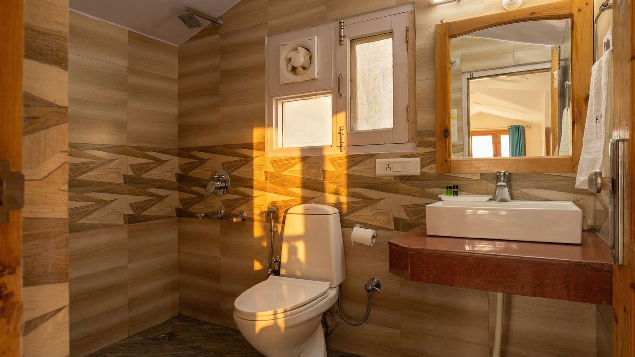 Photo of Bathroom in Knollswood