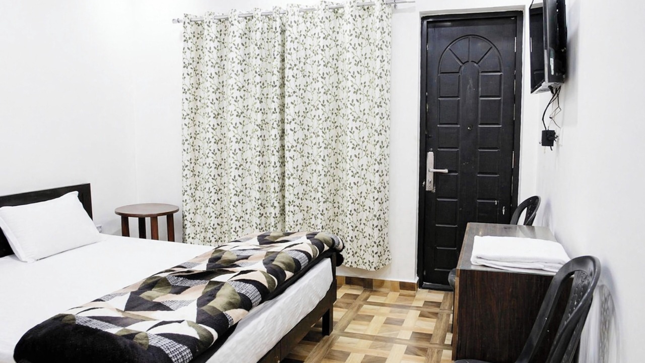 Photo of Bedroom in The Mall Road