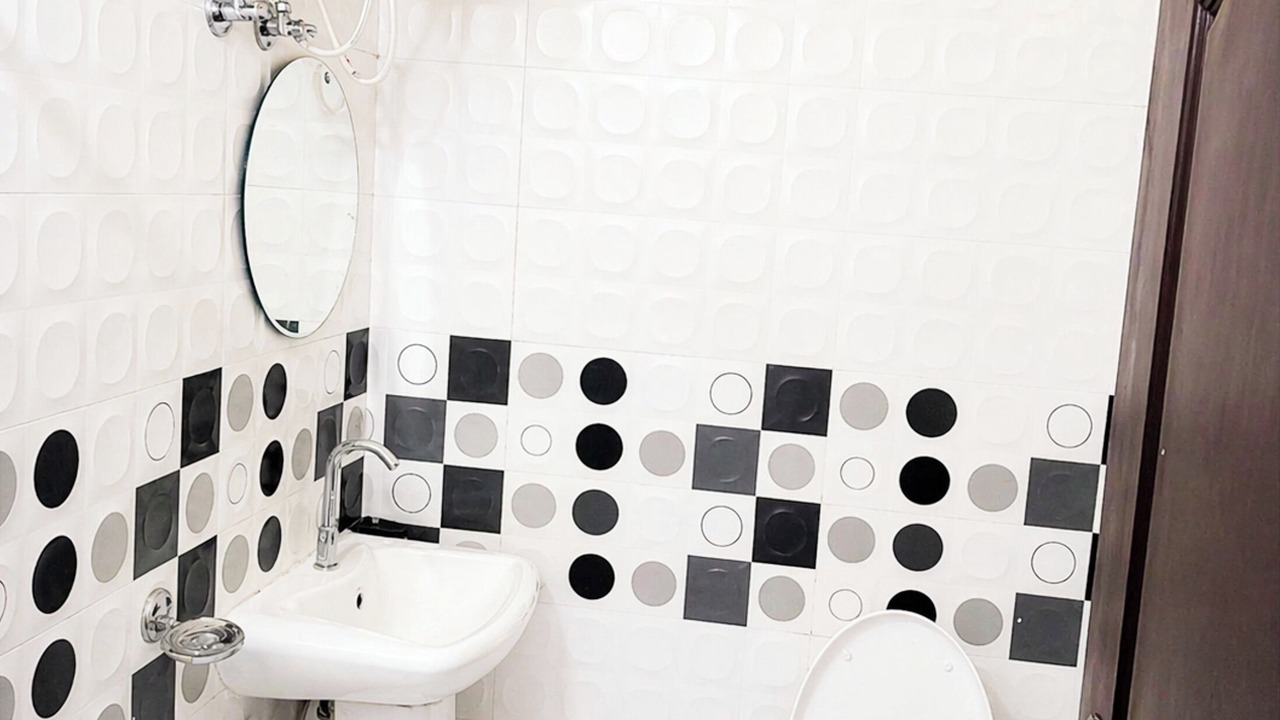 Photo of Bathroom in The Mall Road