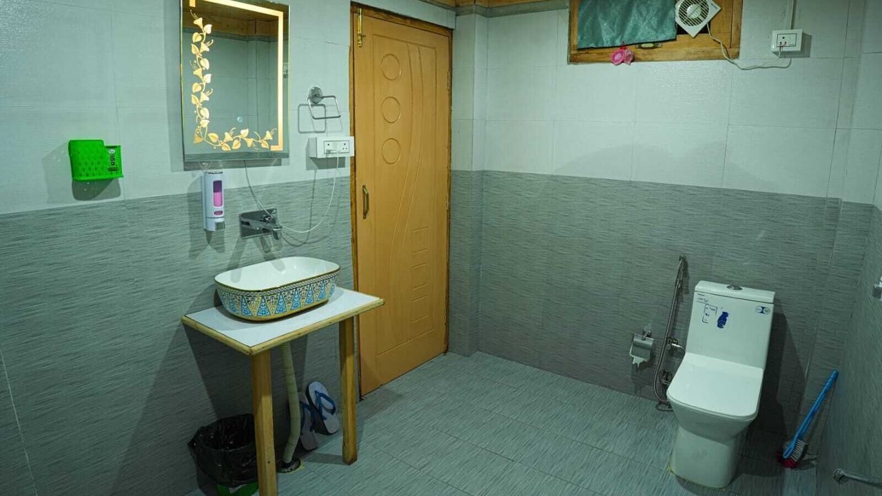 Photo of Bathroom in Banjar