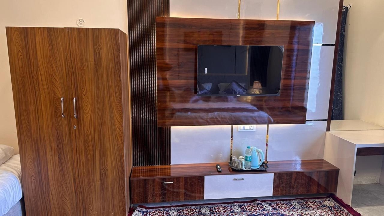 Photo of Bedroom in Hasanpur