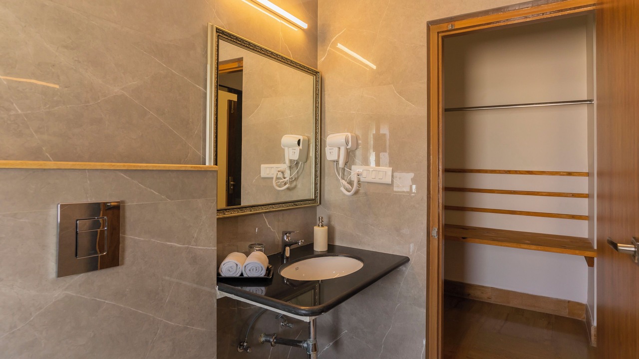Photo of Bathroom in Gayariawas