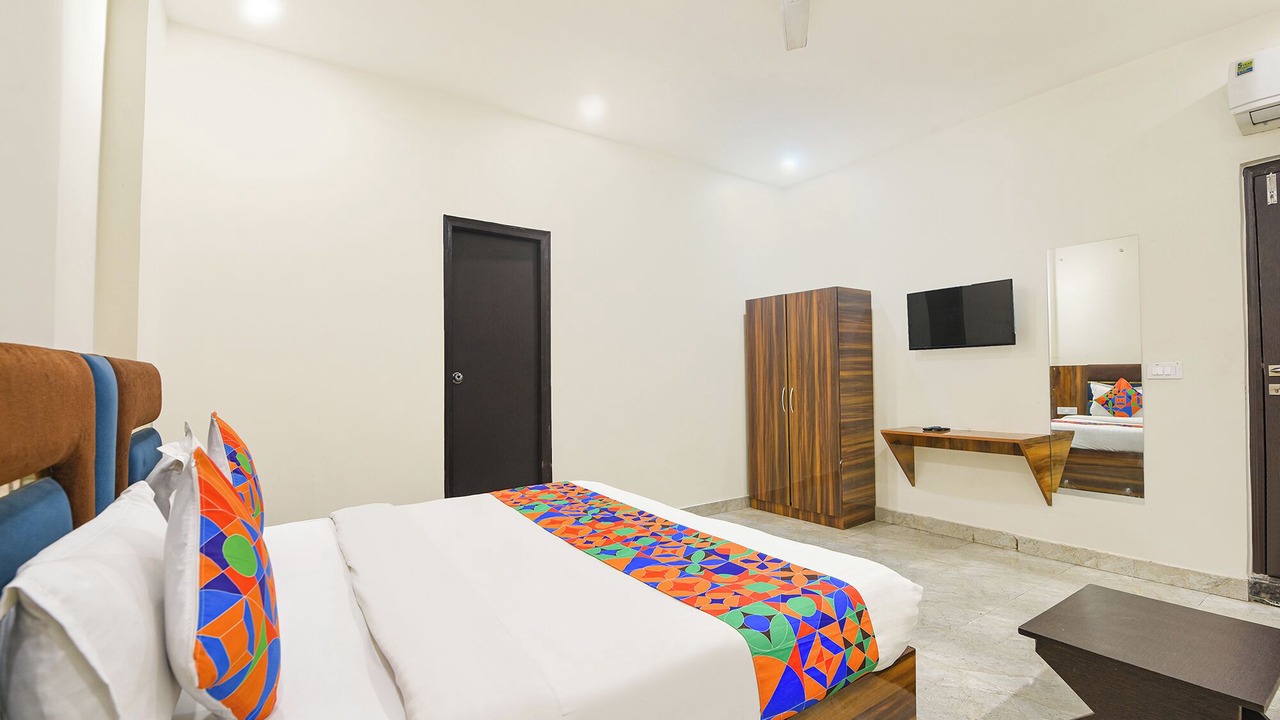 Photo of Bedroom in Karol Bagh