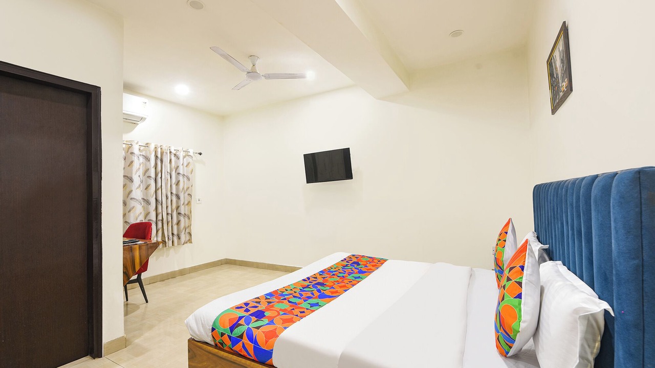 Photo of Bedroom in Karol Bagh