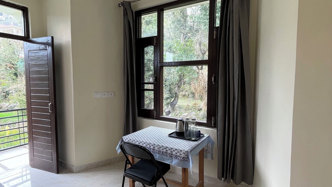 Photo of Bedroom in Bhagsu Nag