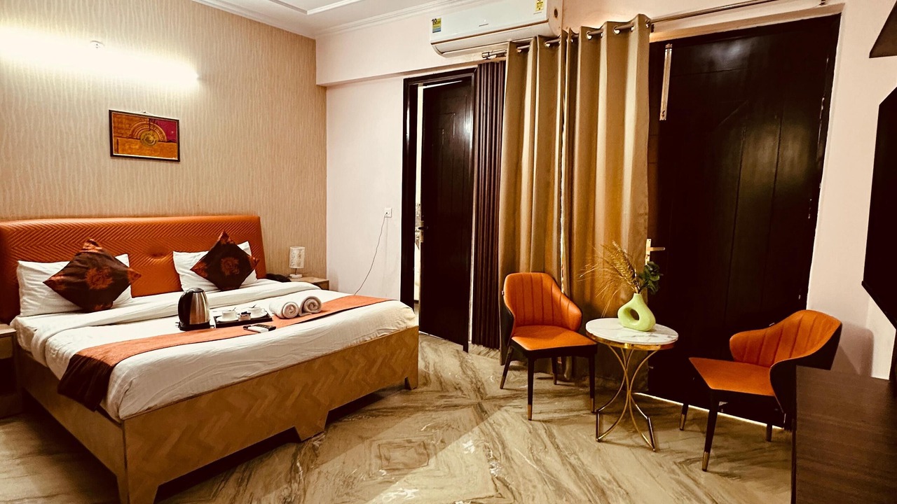 Photo of Bedroom in Sector 70