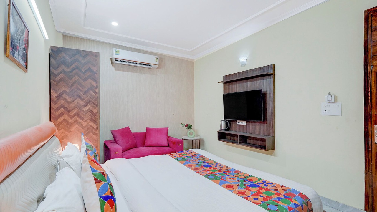 Photo of Bedroom in Sector 70