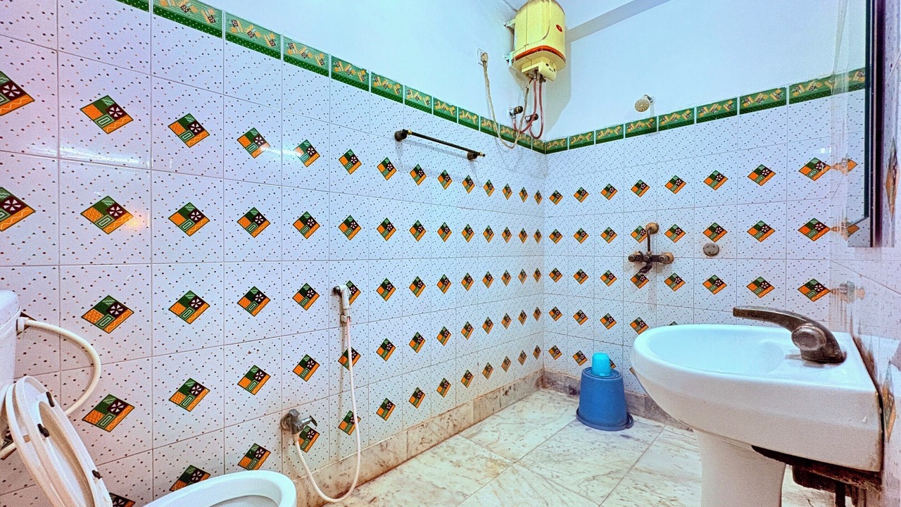 Photo of Bathroom in Tarapith