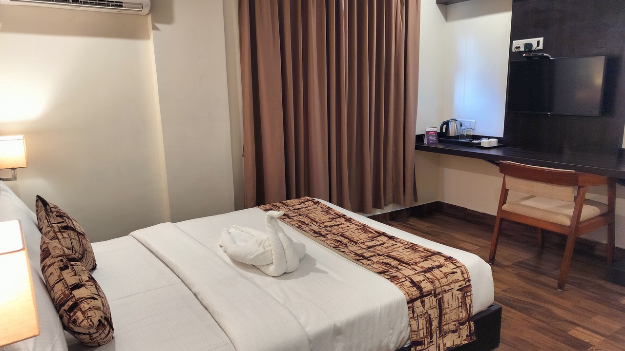 Photo of Bedroom in HBR Layout