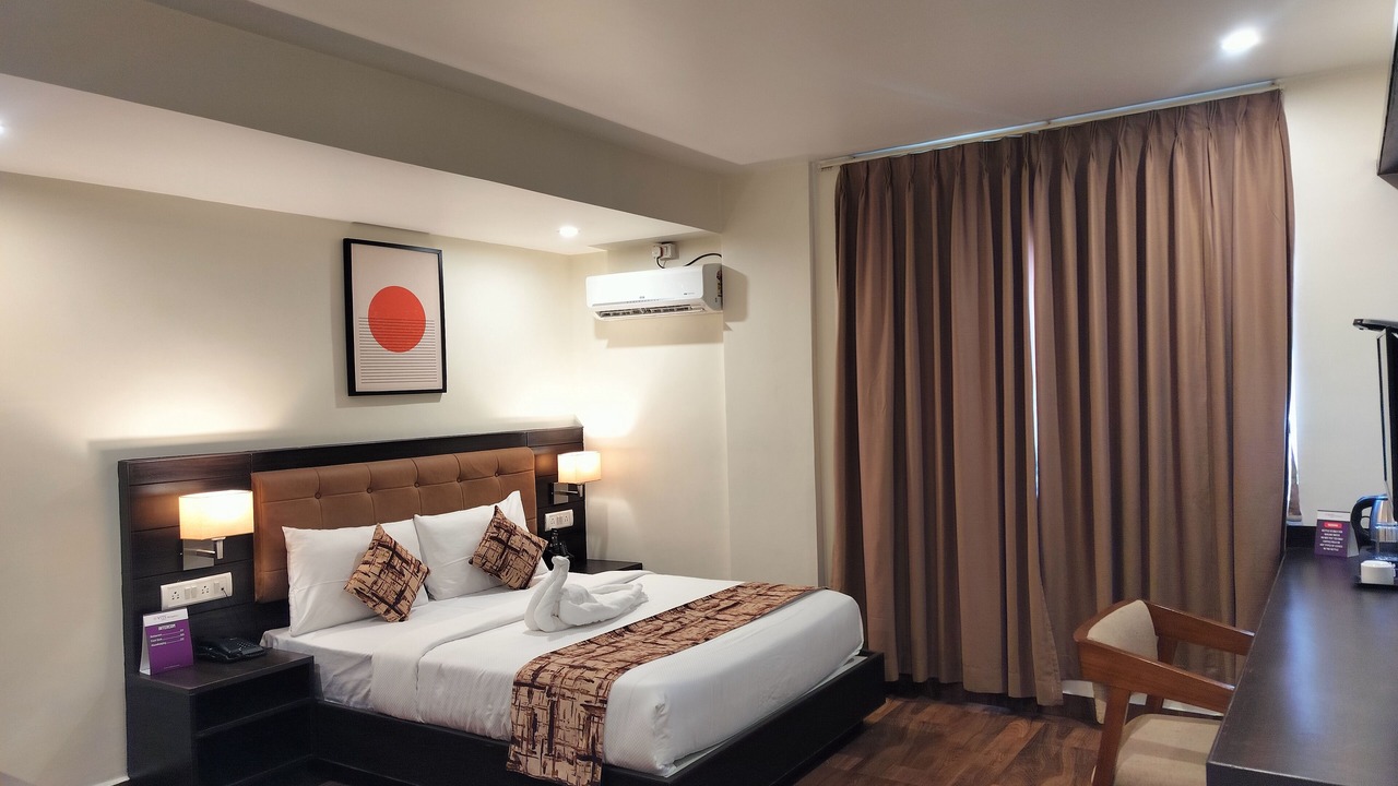 Photo of Bedroom in HBR Layout