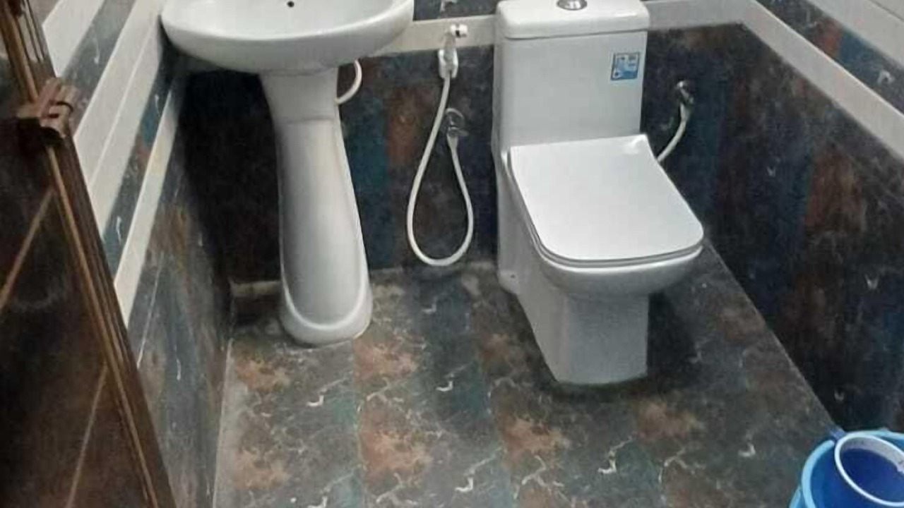 Photo of Bathroom in HBR Layout