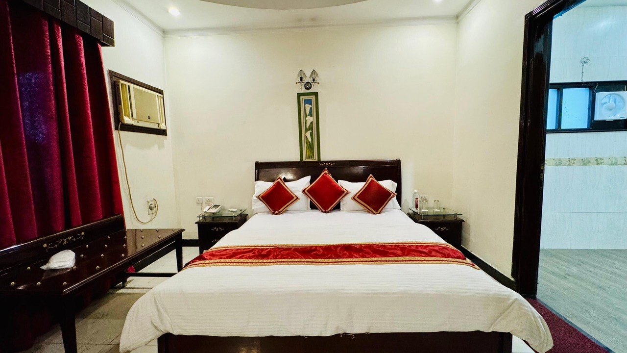 Photo of Bedroom in Hasanpur