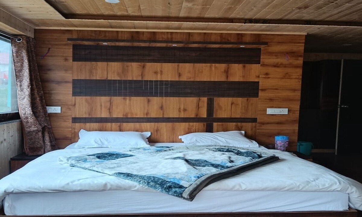 Photo of Bedroom in Badrinath