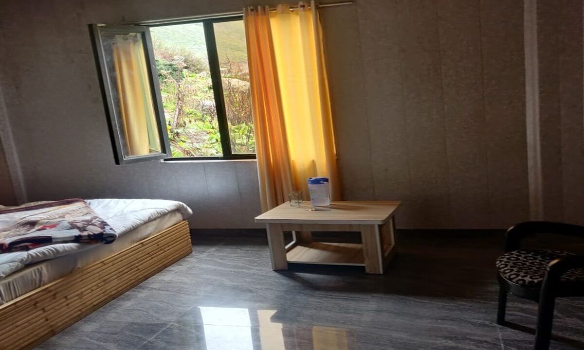 Photo of Bedroom in Badrinath