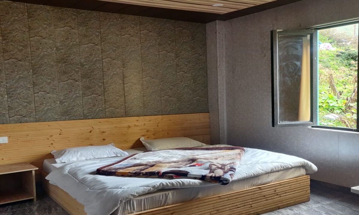 Photo of Bedroom in Badrinath
