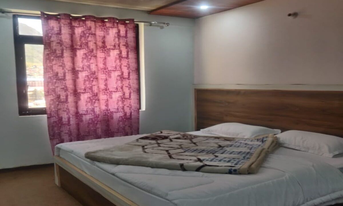 Photo of Bedroom in Badrinath