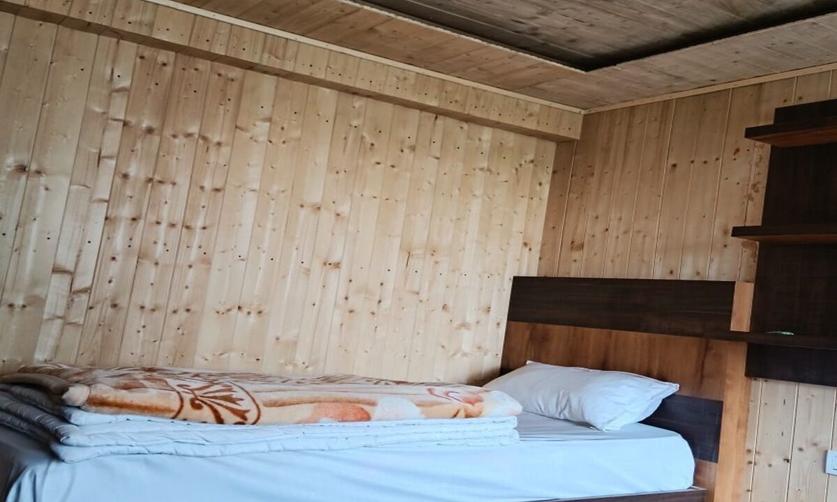 Photo of Bedroom in Badrinath