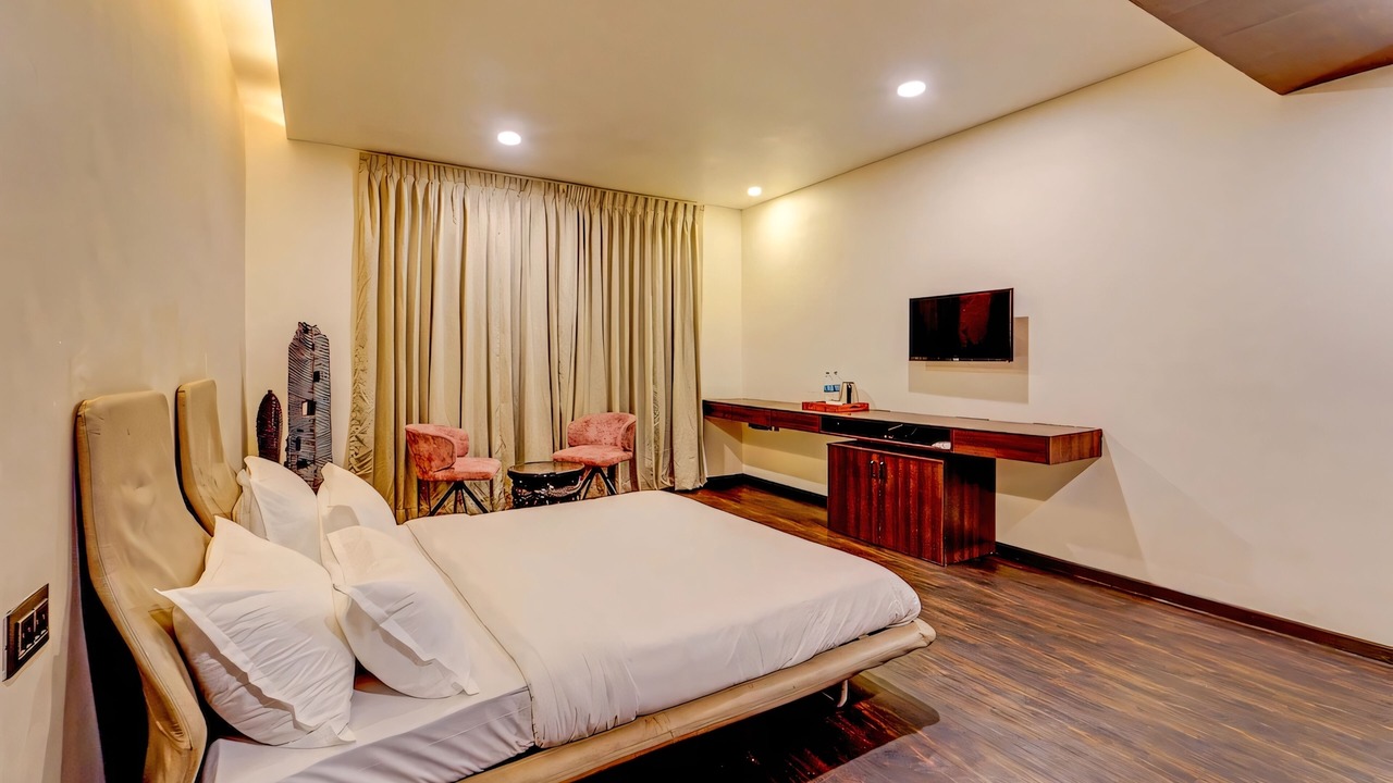 Photo of Bedroom in Thousand Lights West