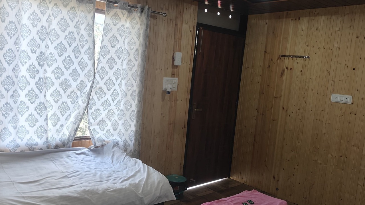 Photo of Bedroom in Narainkoti
