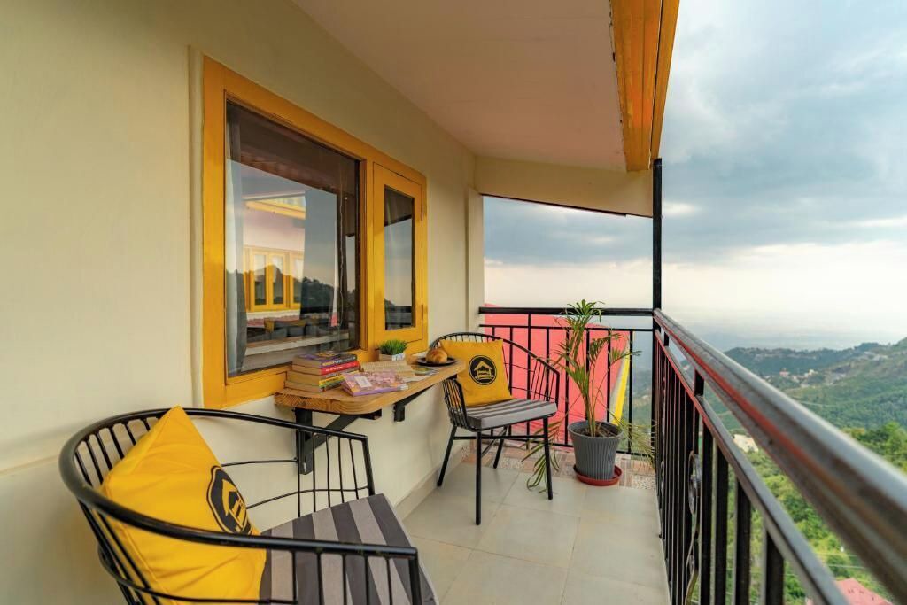 Photo of Patio Balcony in The Mall Road