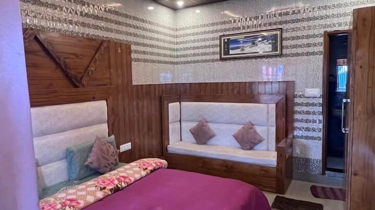 Photo of Bedroom in Ukhimath