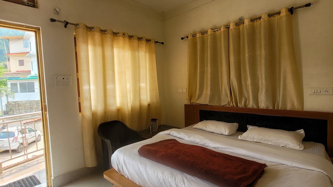 Photo of Bedroom in Narainkoti