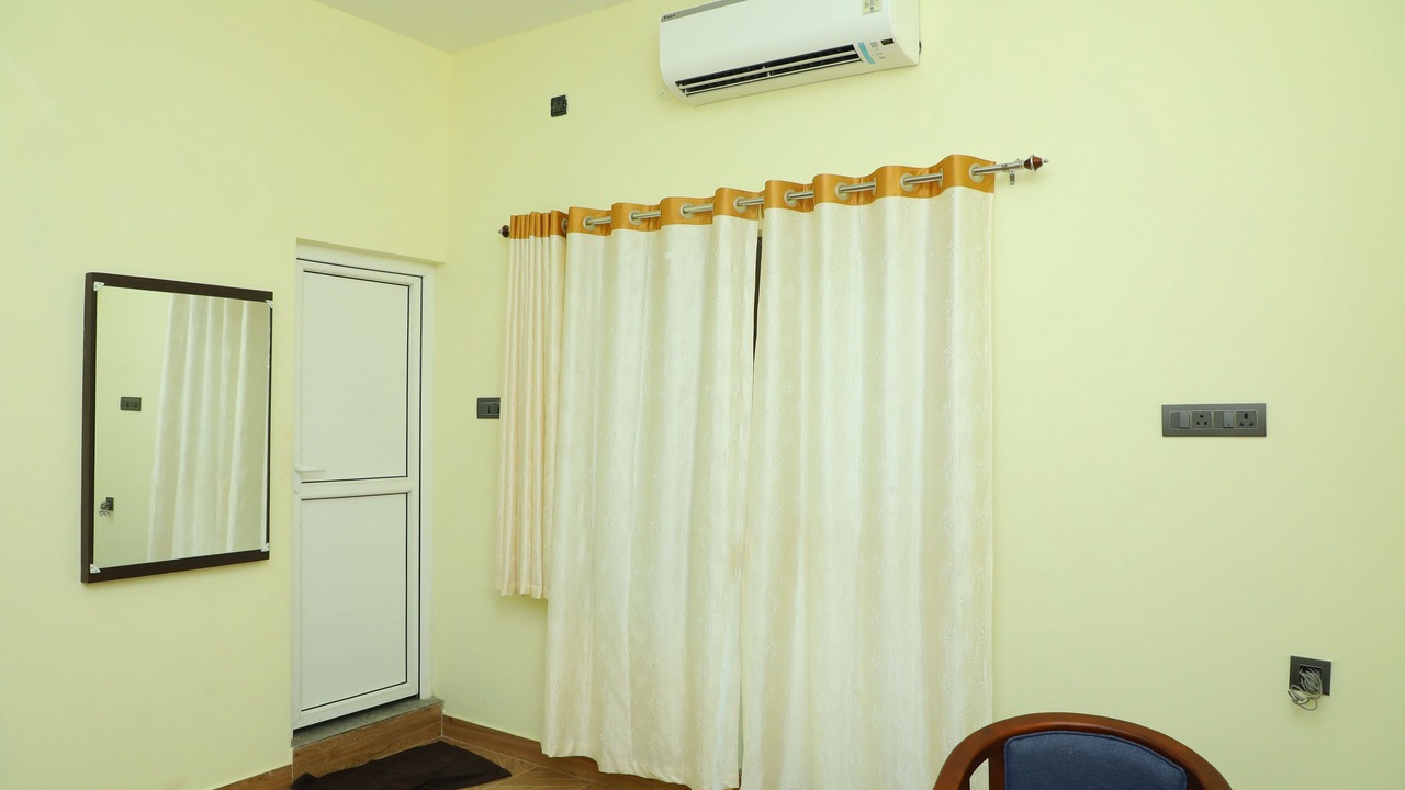 Photo of Bedroom in Ganapathichettikulam
