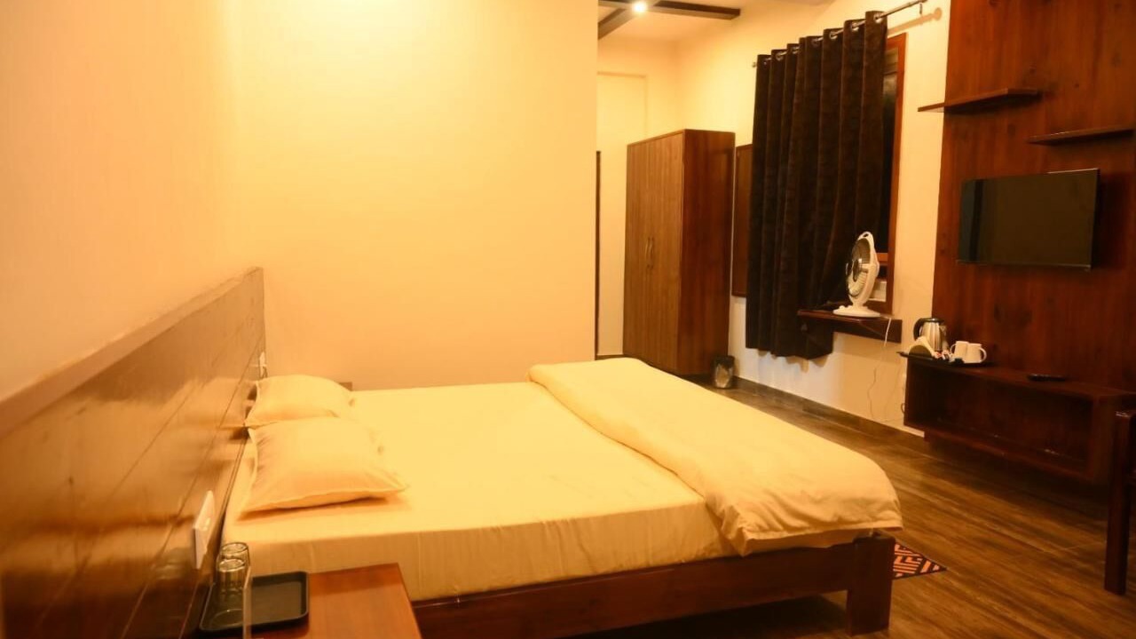 Photo of Bedroom in Lansdowne