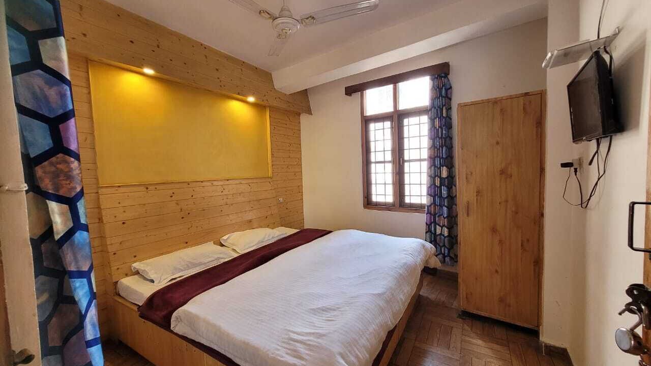 Photo of Bedroom in New Manali