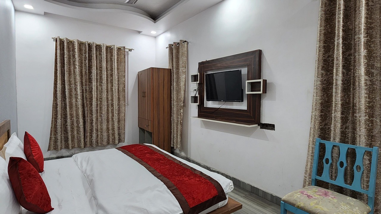 Photo of Bedroom in Dariyaganj