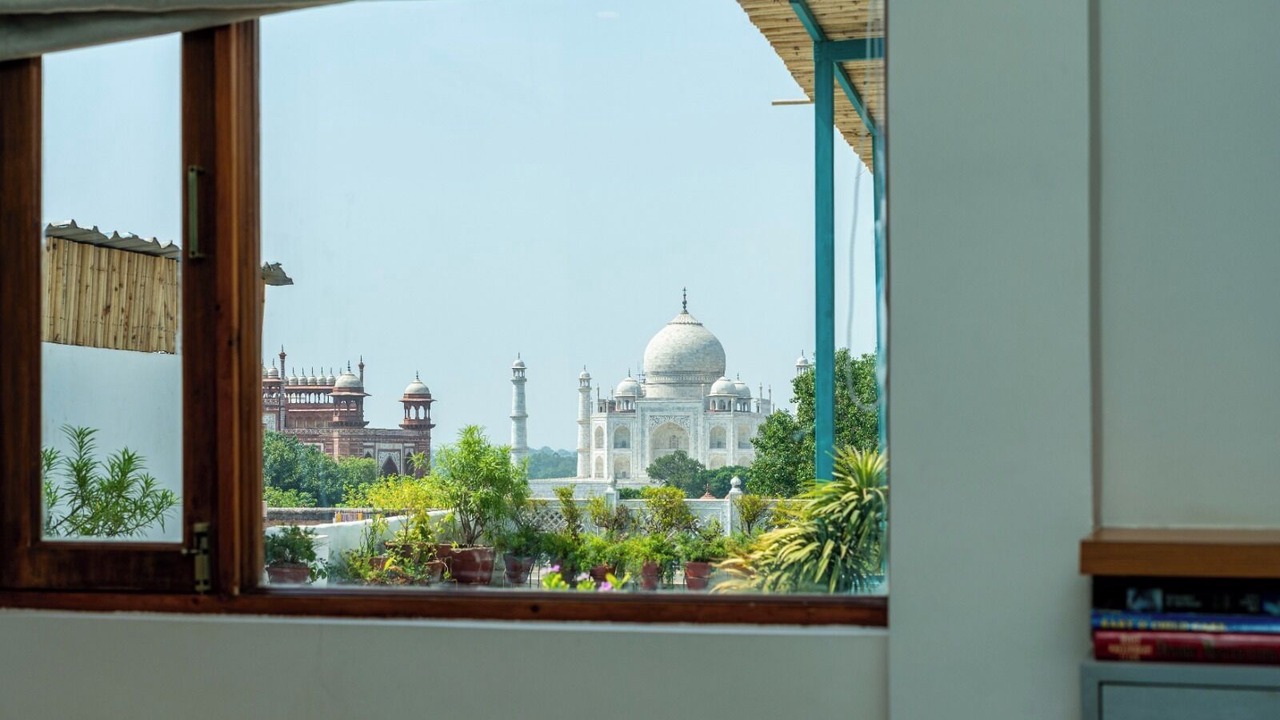 Photo of Bedroom in Taj Ganj