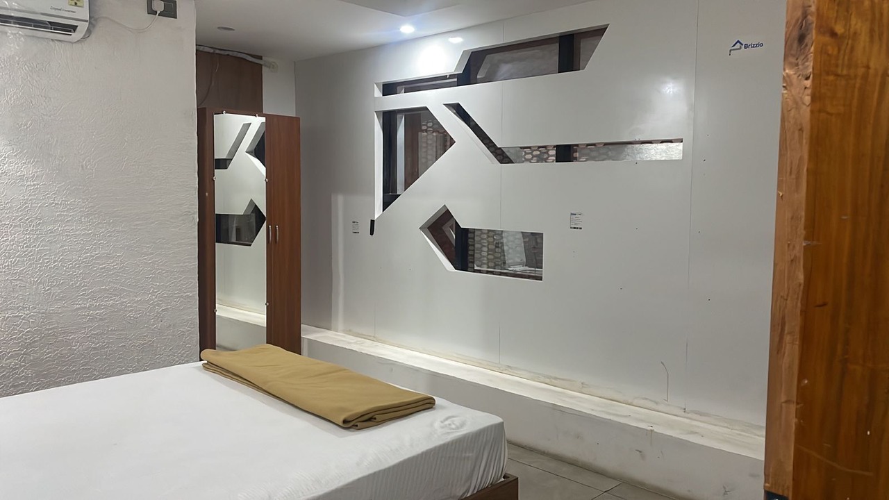 Photo of Bedroom in HBR Layout
