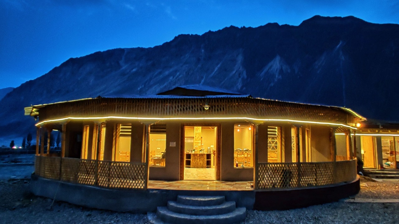 Photo of Outdoor in Hunder