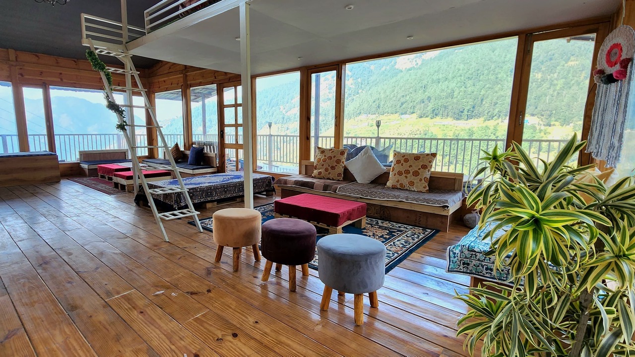 Photo of Livingroom in Naina Range