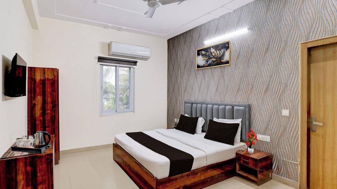 Photo of Bedroom in Sector 70