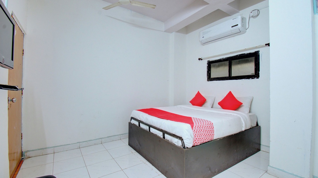 Photo of Bedroom in Daulatabad