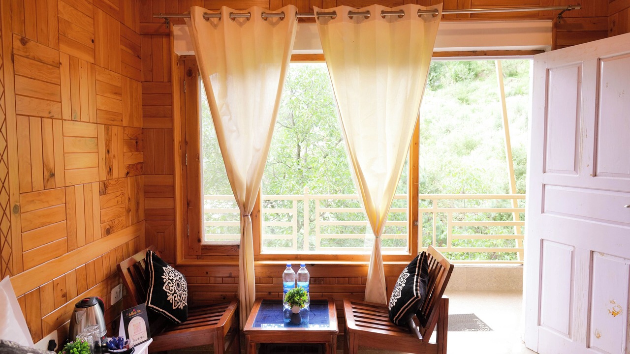 Photo of Bedroom in Jibhi