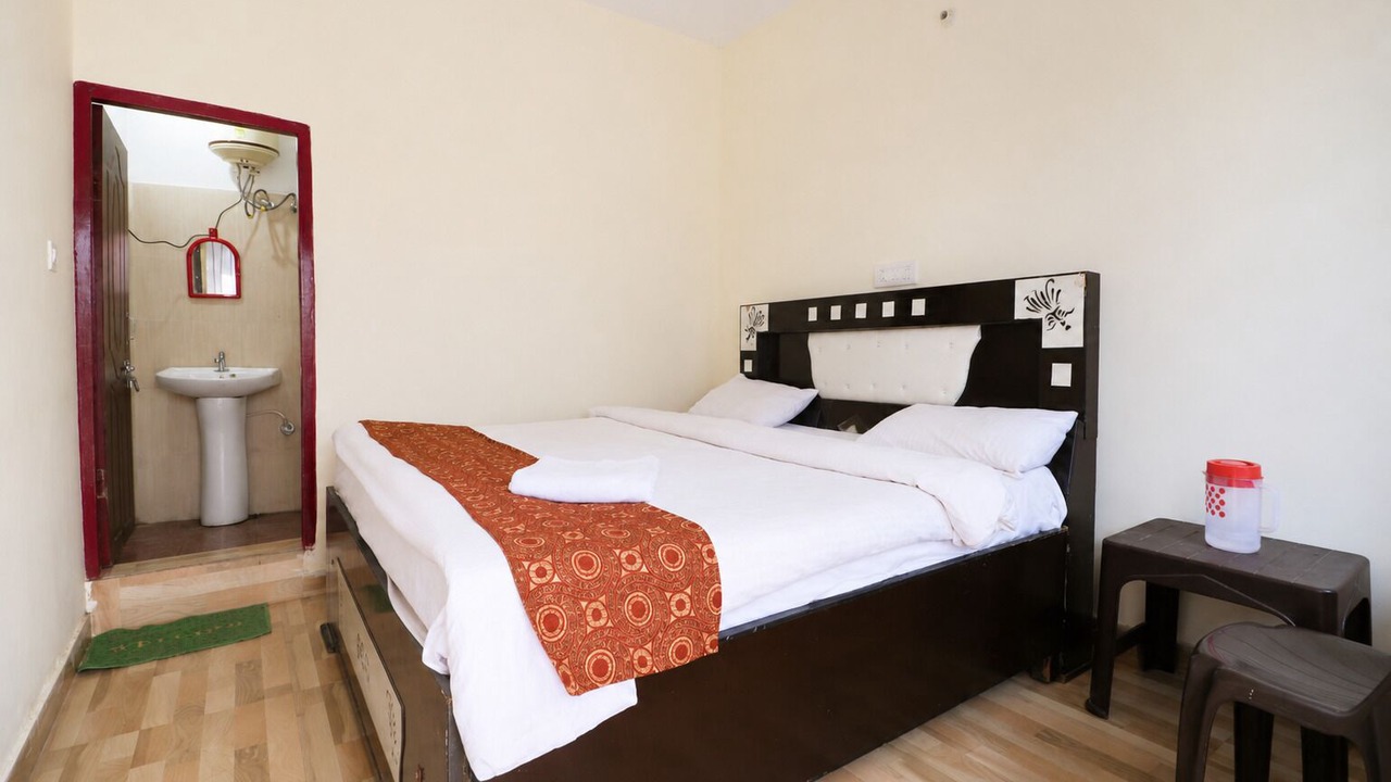 Photo of Bedroom in Narainkoti