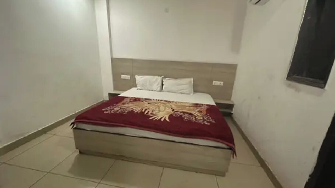 Photo of Bedroom in Azadpur