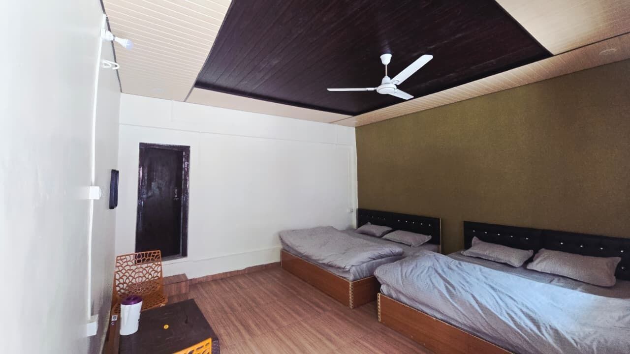 Photo of Bedroom in Nandaprayag
