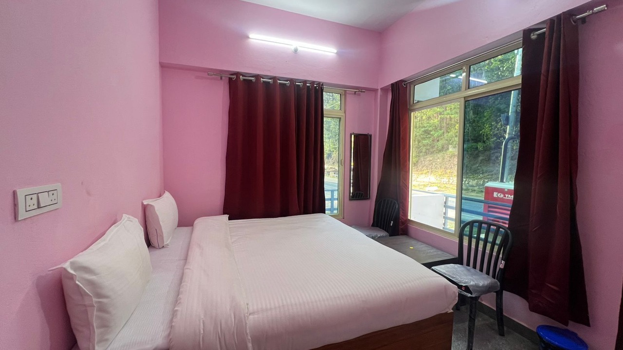 Photo of Bedroom in Karnaprayag