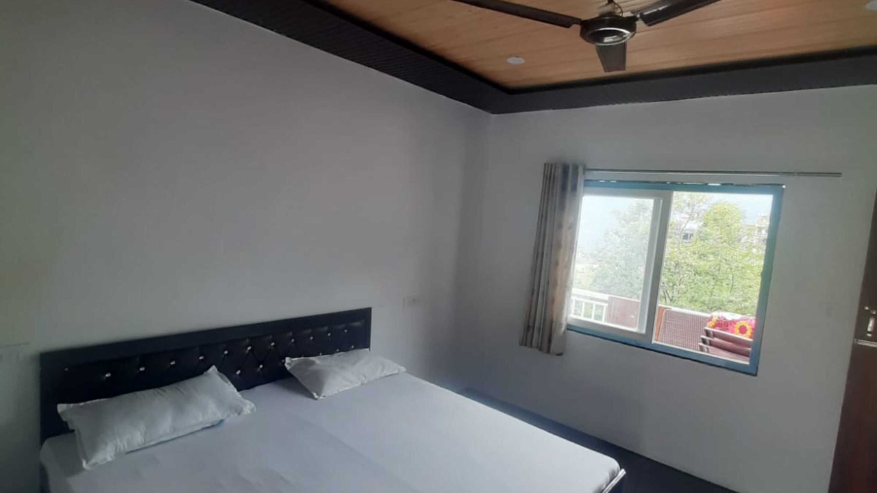 Photo of Bedroom in Narainkoti