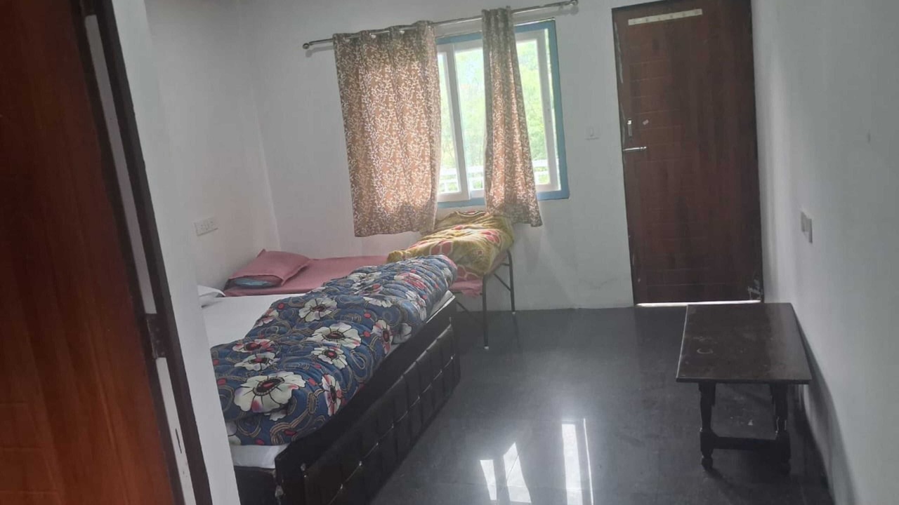 Photo of Bedroom in Narainkoti
