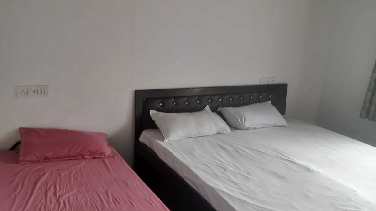 Photo of Bedroom in Narainkoti